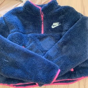 nike cropped hoodie